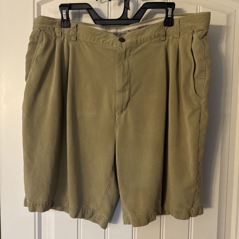 Tommy Bahama 100% Silk Shorts Mens Size 40 Beige Tan Relaxed Casual Pleated